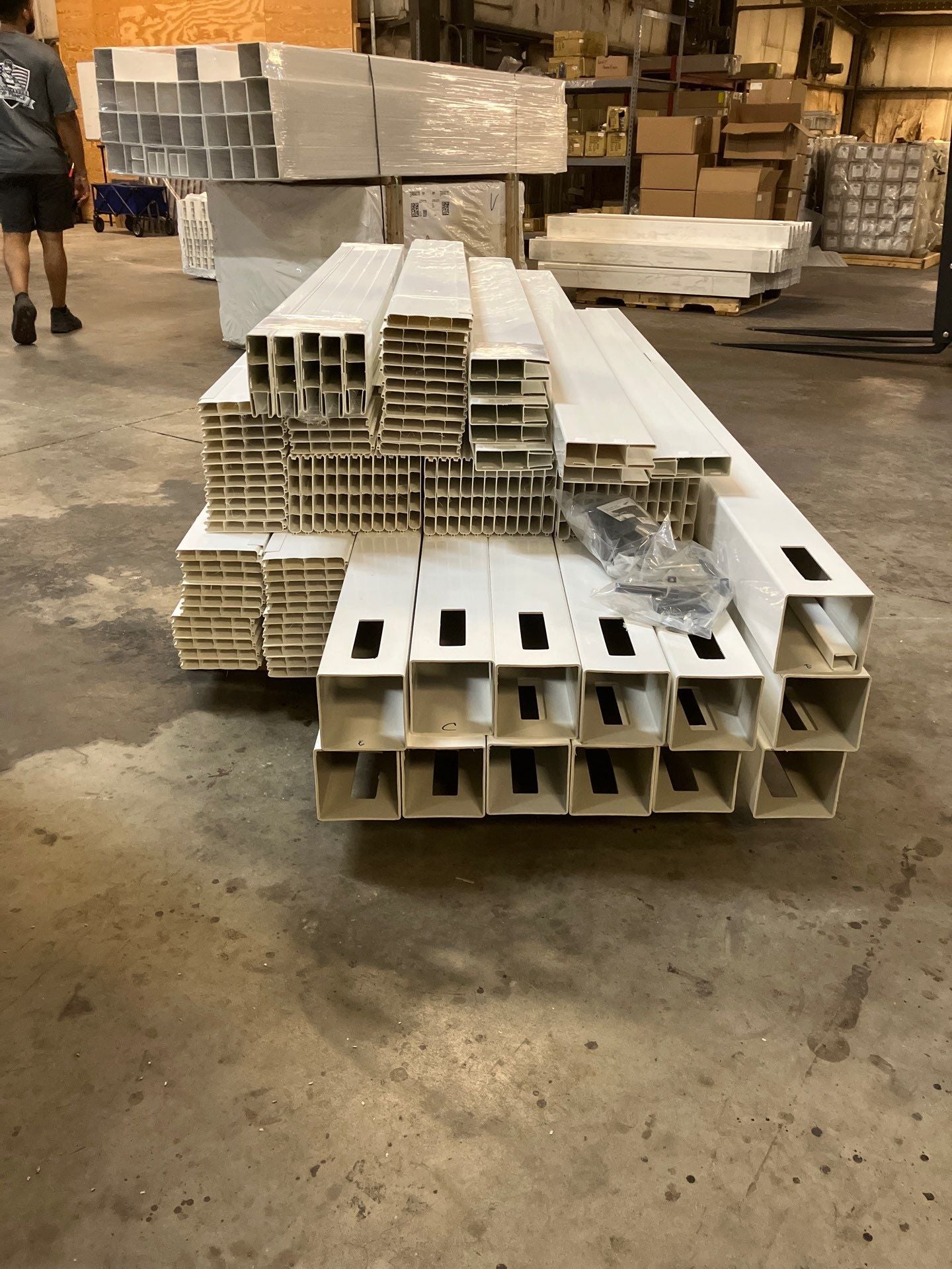 5X5X108 T&G Corner Post - WHT